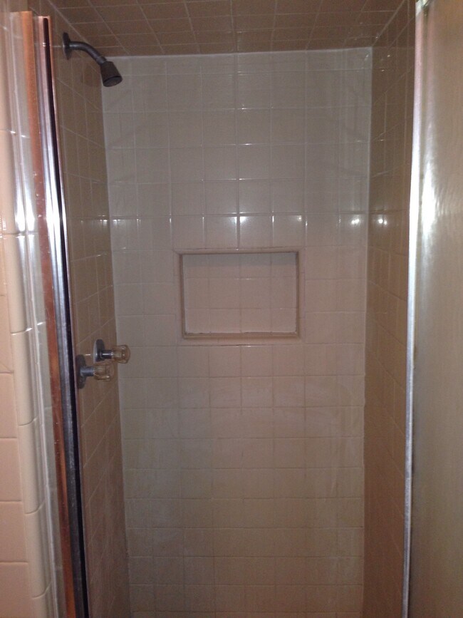 Building Photo - 108 Moss St