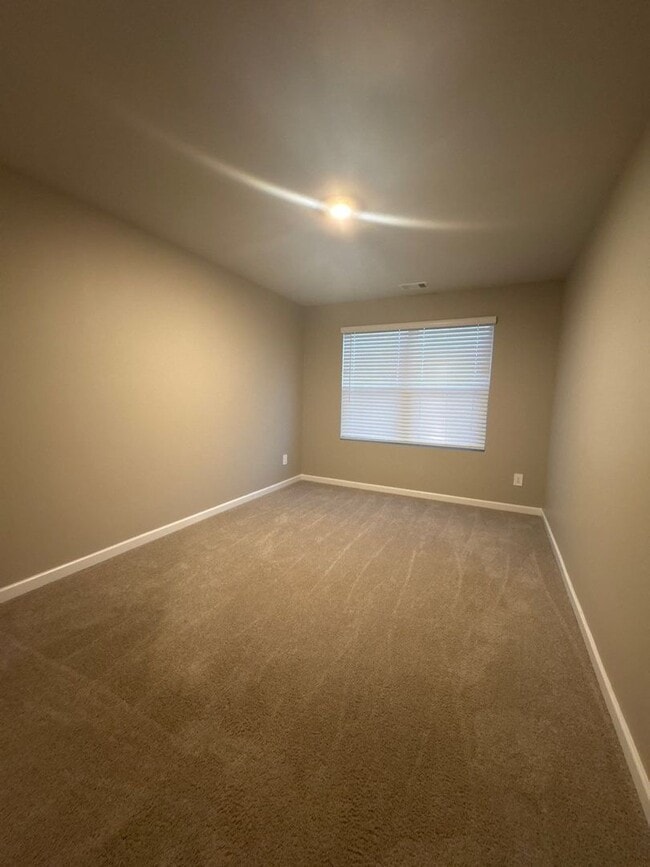 Building Photo - 4 Bedroom, 2.5 Bath and 2 Car Garage in Hartmann Crossing!