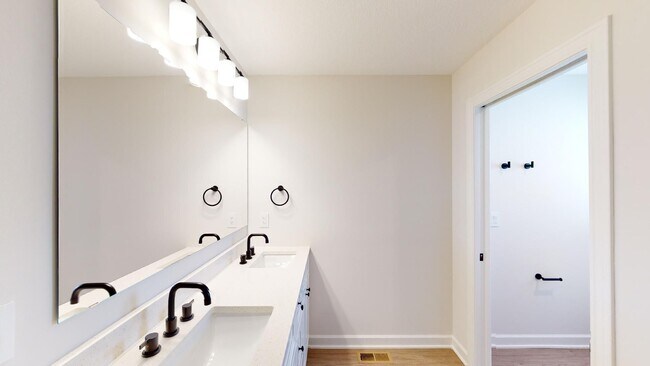 Building Photo - 3 Bedroom End Unit