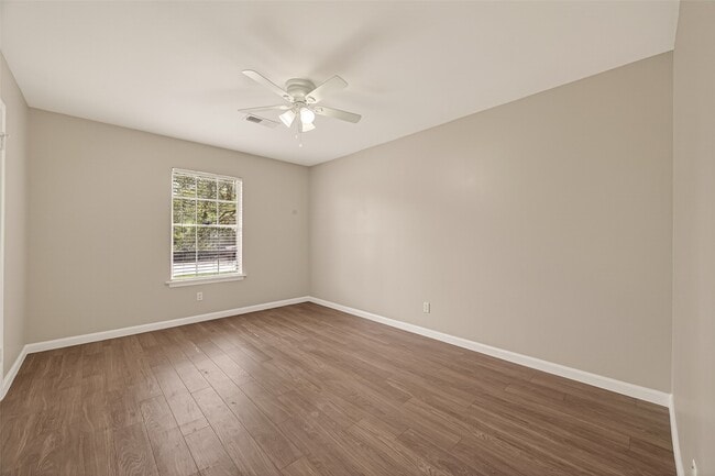 Building Photo - 9502 Skyline Dr