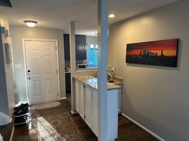 Building Photo - 9129 Kings Canyon Dr