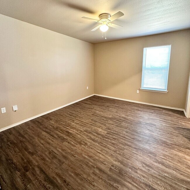 Building Photo - $99 Move In Special With 13 Month Lease!