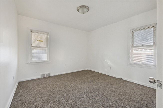 Building Photo - $1095 3 bedroom bungalow