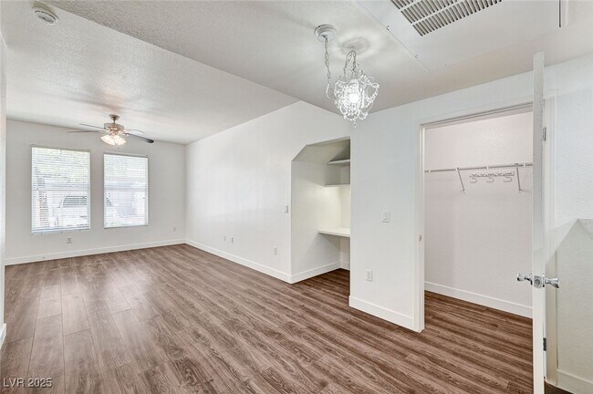 Building Photo - 10550 W Alexander Rd