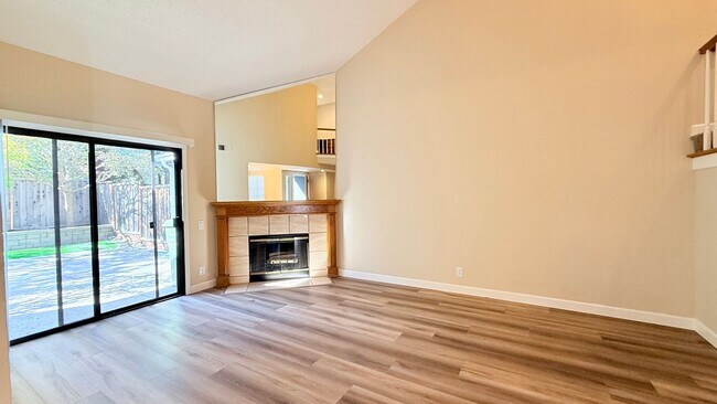 Building Photo - 1100 Sunshine Cir