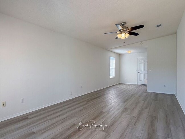 Building Photo - 501 Ashwood Ln