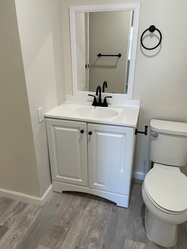 Building Photo - 9037 E Rancho Vista Dr