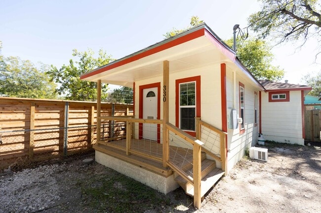 Building Photo - 330 Gem Ln