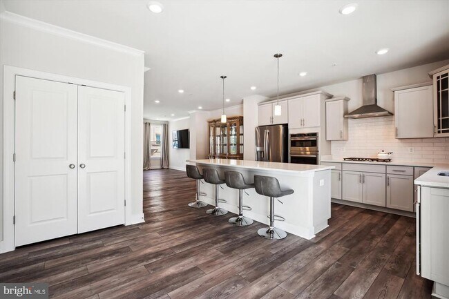 Building Photo - 909 Rockwell Ave