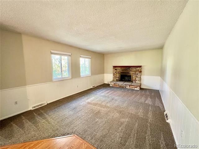 Building Photo - 387 Upham St