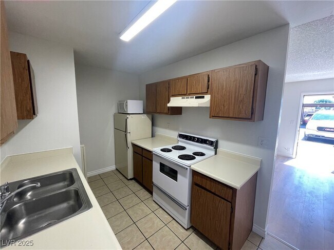 Building Photo - 1303 Darlene Way