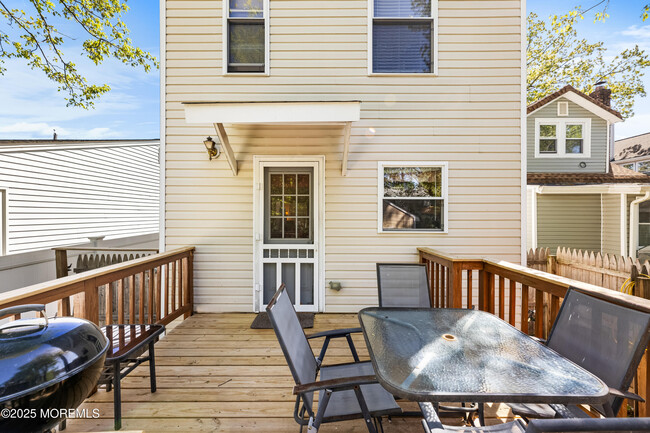 Building Photo - 105 Wayside Dr