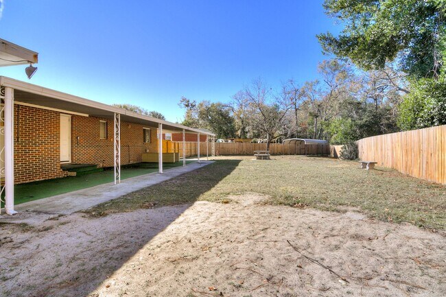 Building Photo - 4 Bedroom 1.5 Bathroom Home in Augusta