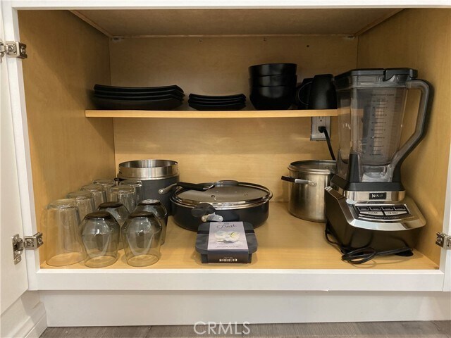 Building Photo - 723 N Quince Ave