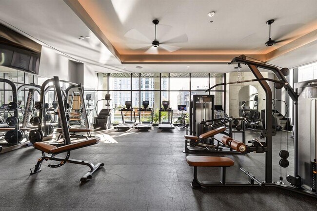 Building Photo - 610 Davis St