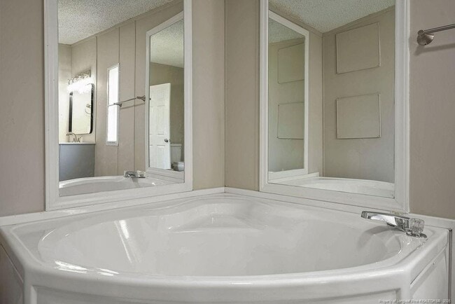 Building Photo - 226 Twin Creek Dr