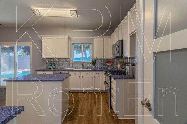 Building Photo - 6221 Crestview Cir