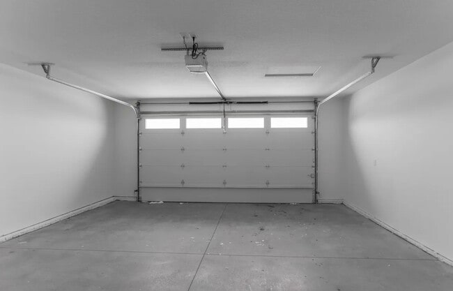 Building Photo - 401 E Donahue St