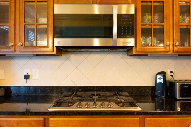 Building Photo - 6883 Birmingham Dr