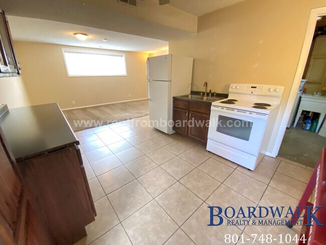 Building Photo - 451 8120 S