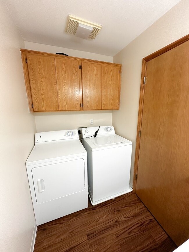 Building Photo - Ridgetop Duplex