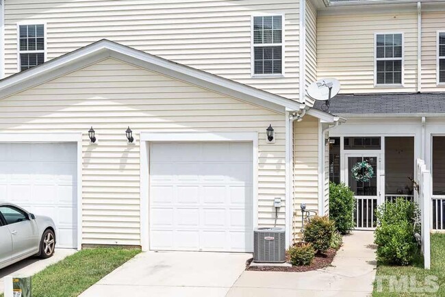 Building Photo - Charming 3BD, 2.5BA Raleigh Townhouse with...