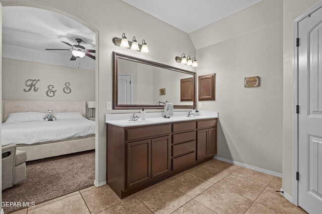 Building Photo - 14605 Christian Castle