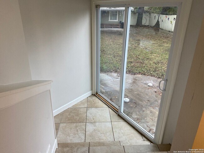 Building Photo - Dinn Drive