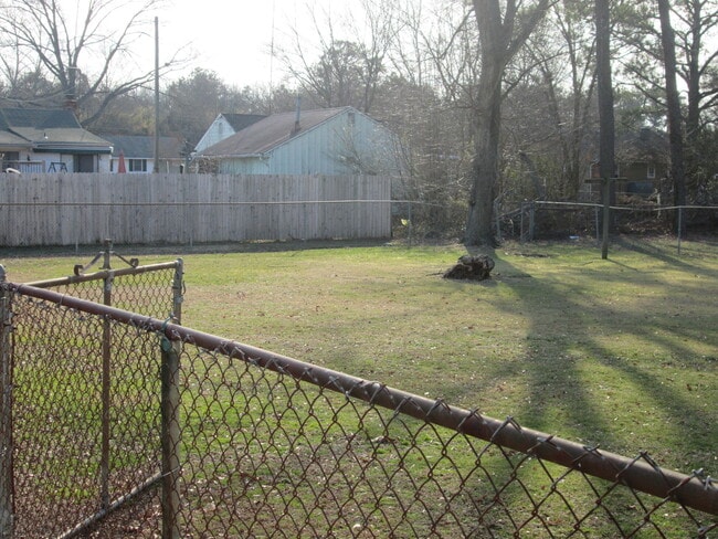 Building Photo - 509 Sherilyn Dr