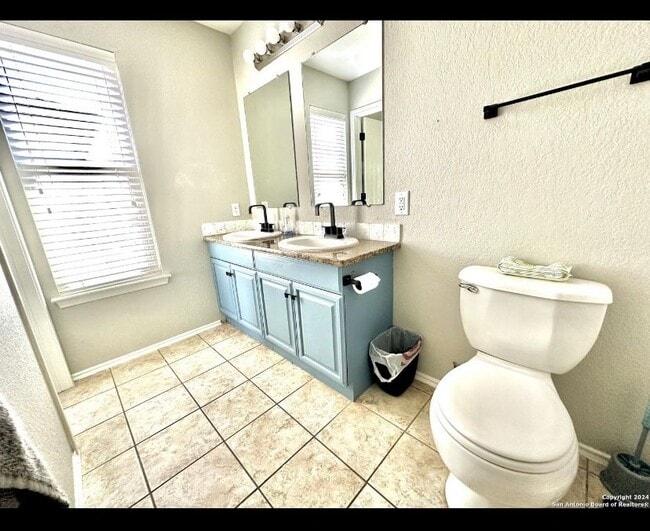 Building Photo - 10142 Amber Flora Dr