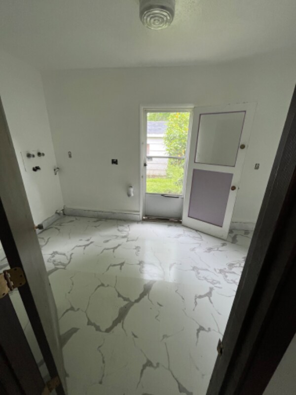 Building Photo - 829 Rossmore St