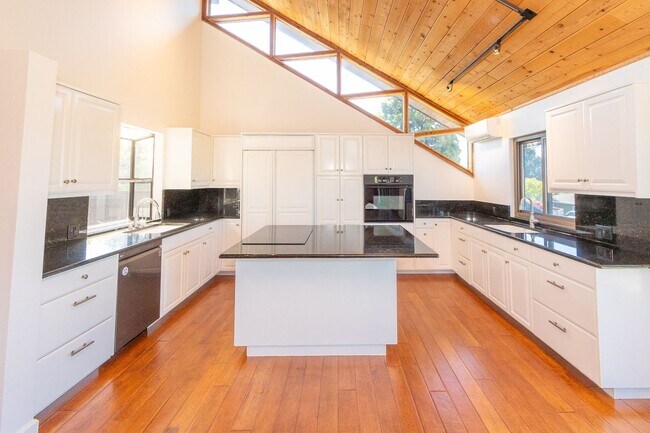 Building Photo - Iconic A-Frame Encinitas 4 Bed + Studio Sp...