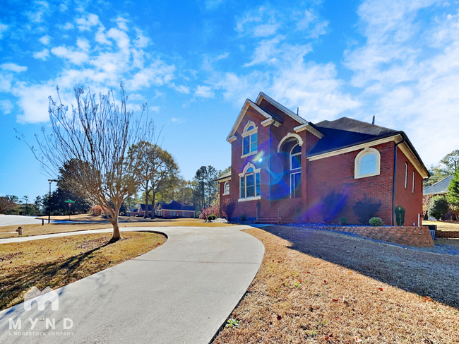 Building Photo - 2801 Chimney View Dr SW