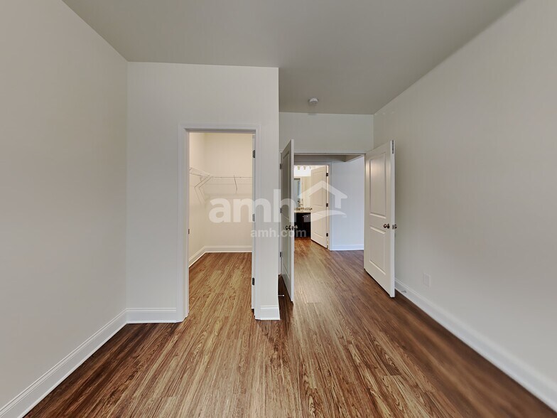 Building Photo - 2018 The Ln NE