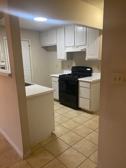 Building Photo - 412 Tina Hely Ct