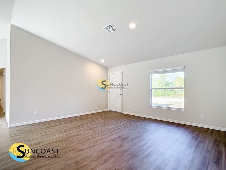 Building Photo - 20241 Peachland Blvd