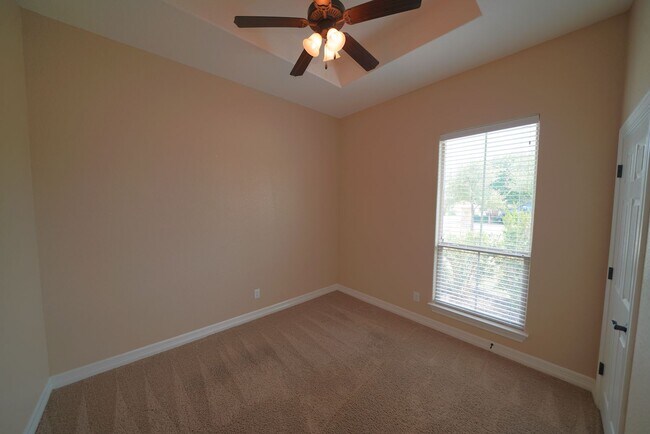 Building Photo - Beautiful Selma Living. Realtor Commission: $500