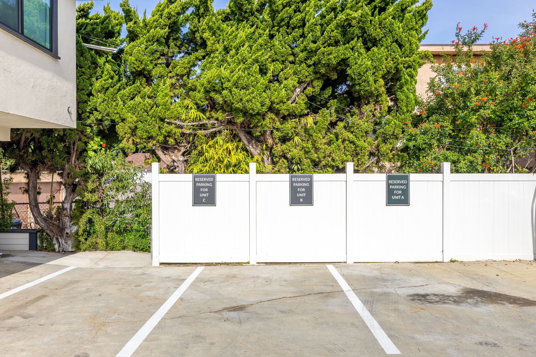 Building Photo - 321 N Gertruda Ave