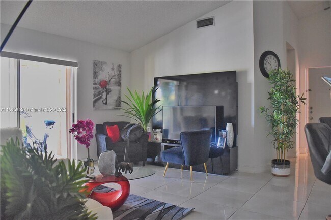 Building Photo - 10610 SW 158th Ct