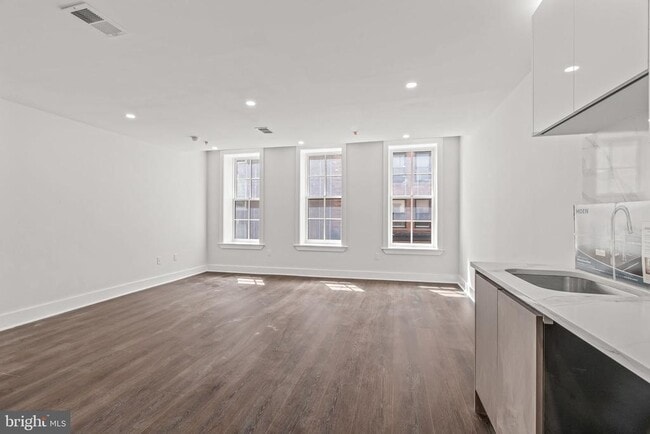 Building Photo - 253 N 3rd St