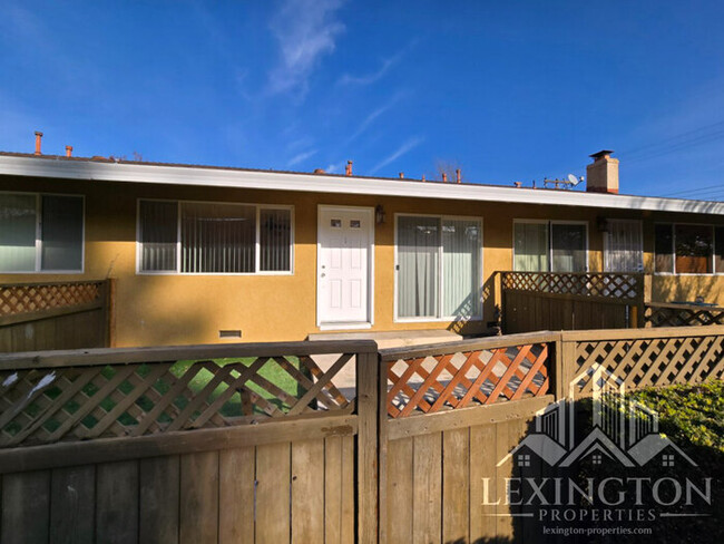 Building Photo - Fantastic, 2bd/1ba, Condo Home in The Vill...