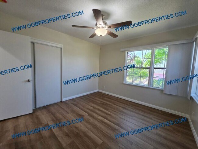 Building Photo - Gorgeous Turnkey 4 BD / 2.5 BA Home in Hawthorne