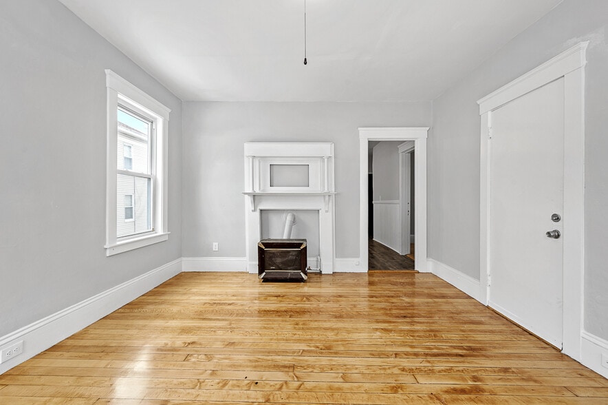 Building Photo - 256 Belmont St