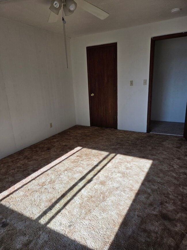 Building Photo - 2 bed 1 bath