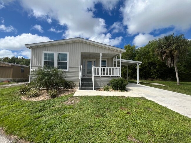 Building Photo - 172 Eland Dr