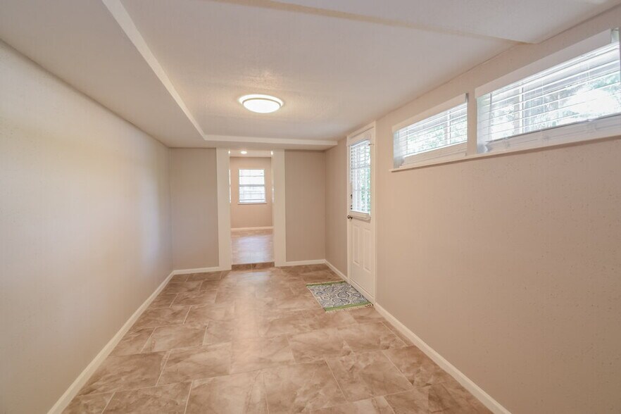 Building Photo - 3824 Evergreen Dr