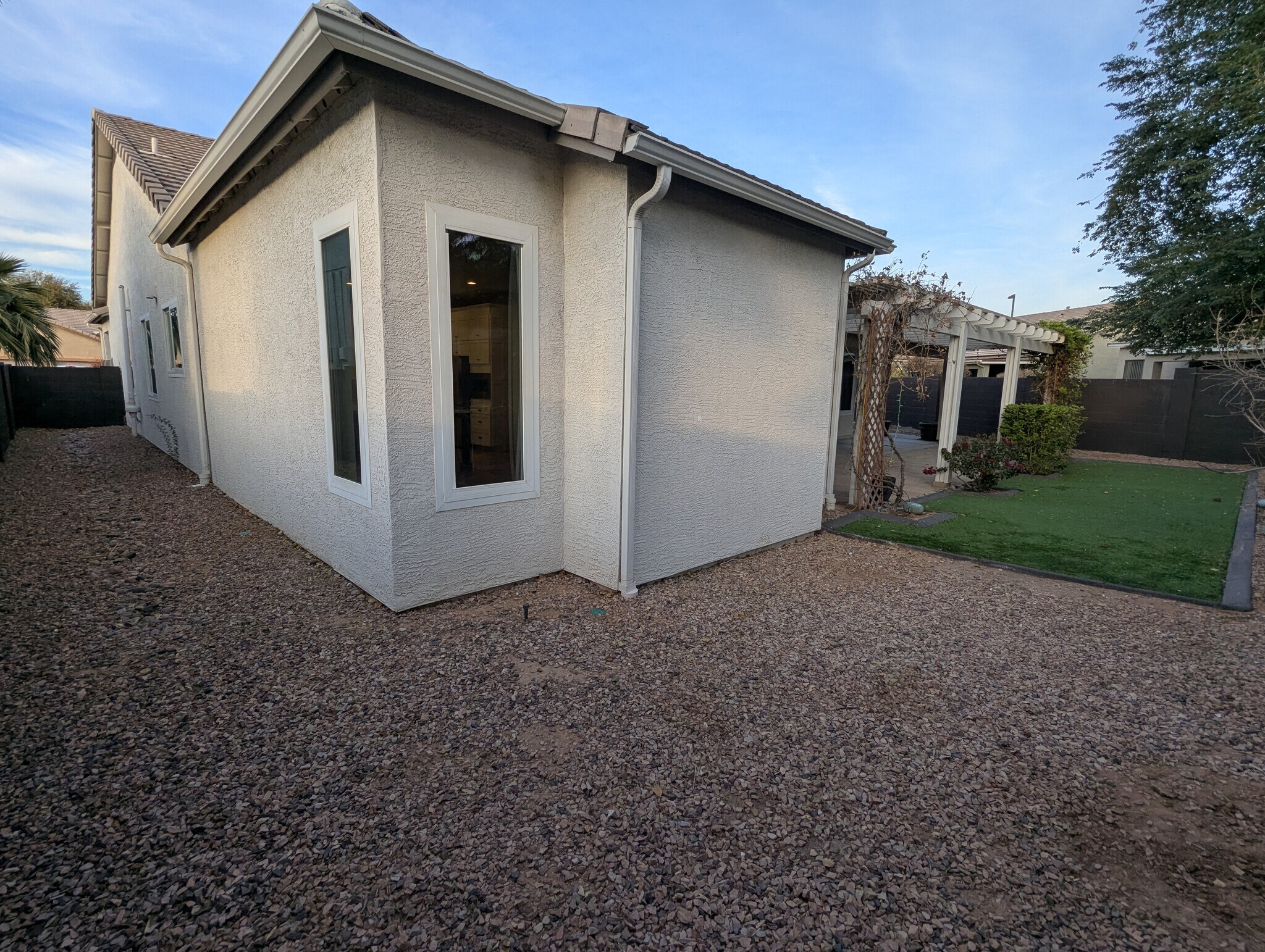 Building Photo - 267 E Smoke Tree Rd