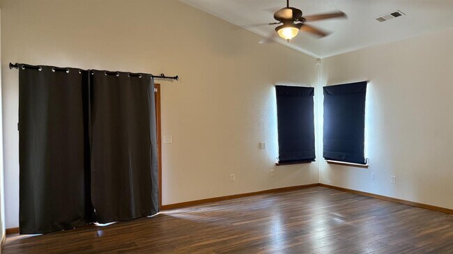 Building Photo - 521 Sherwood Ct