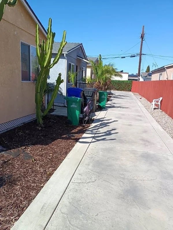 Building Photo - 3676 Euclid Ave