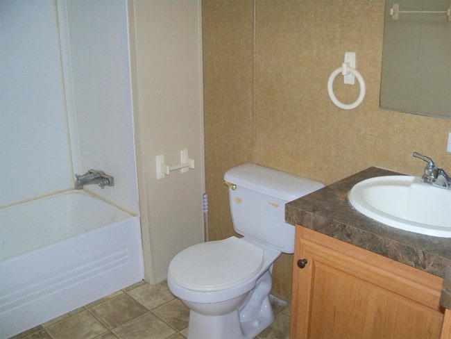 Building Photo - 2034 Hillner Ln